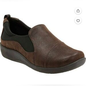 CLARKS Women's Comfort Cloud-steppers Sillian Paz Dark Brown Slip-On Loafers